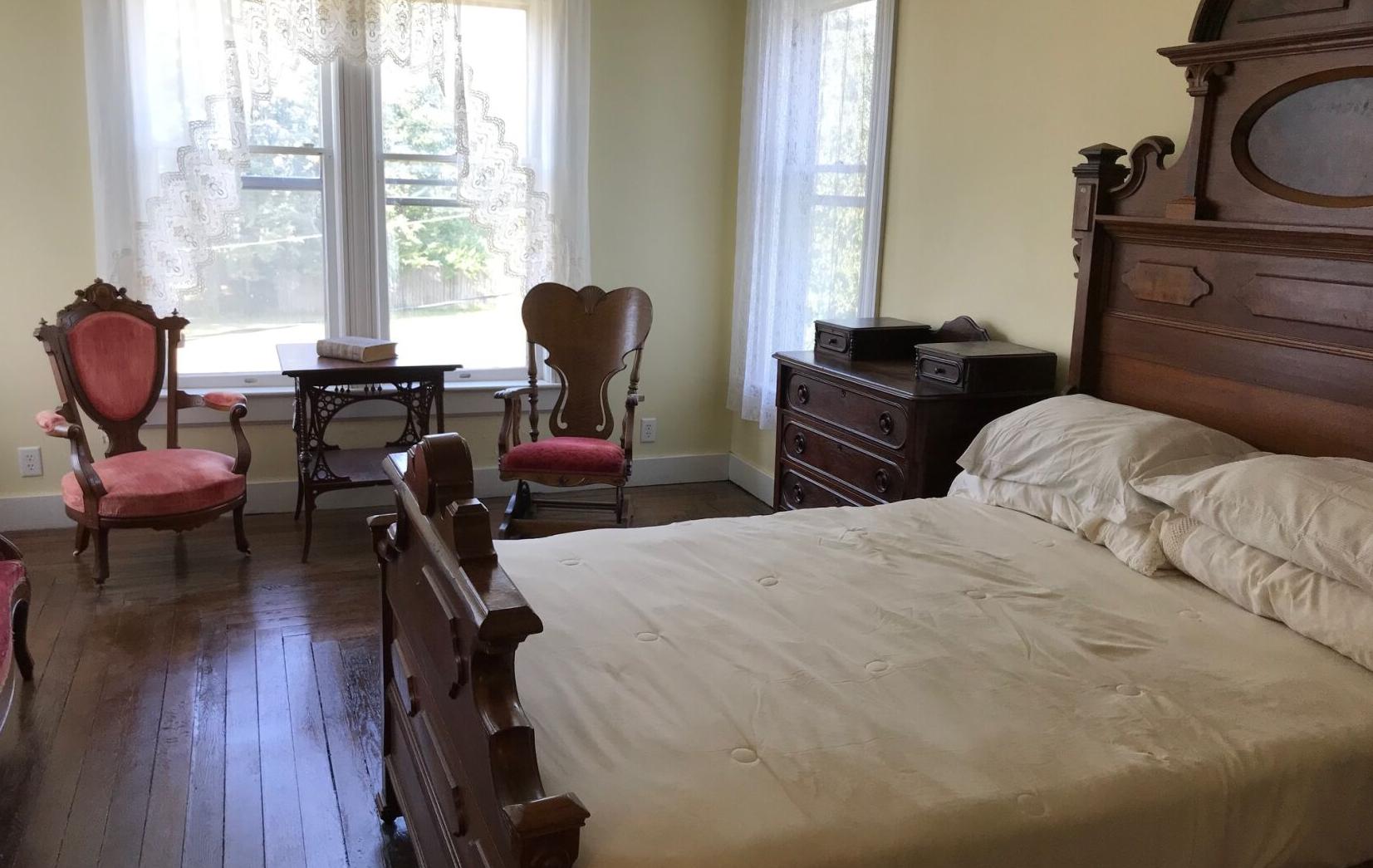Baker Mansion - bedroom
